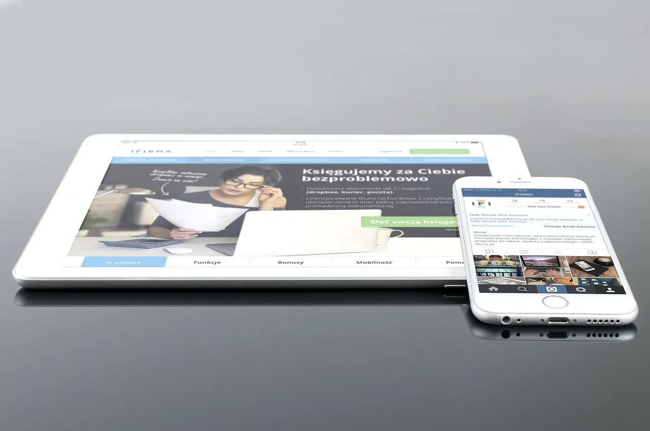 Sitio web responsivo en tableta y celular